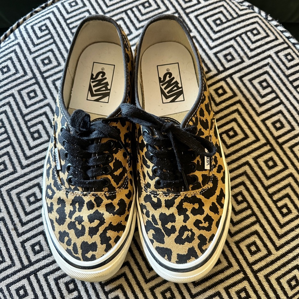 Vans Black and Tan Sneakers Classic Style
